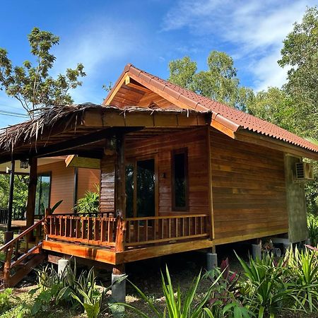 Koh Jum Bungalow & Hostel Exterior photo
