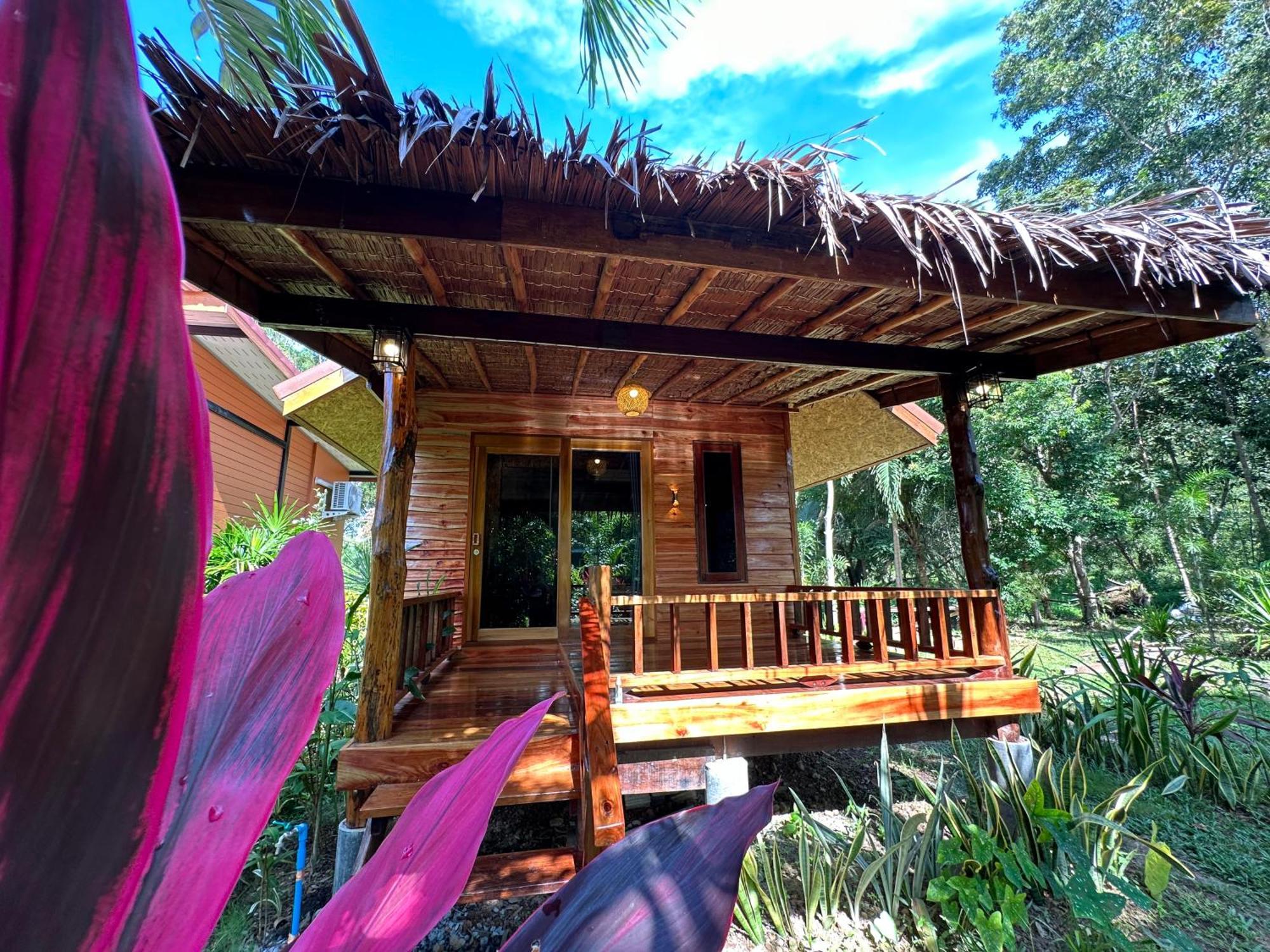 Koh Jum Bungalow & Hostel Exterior photo