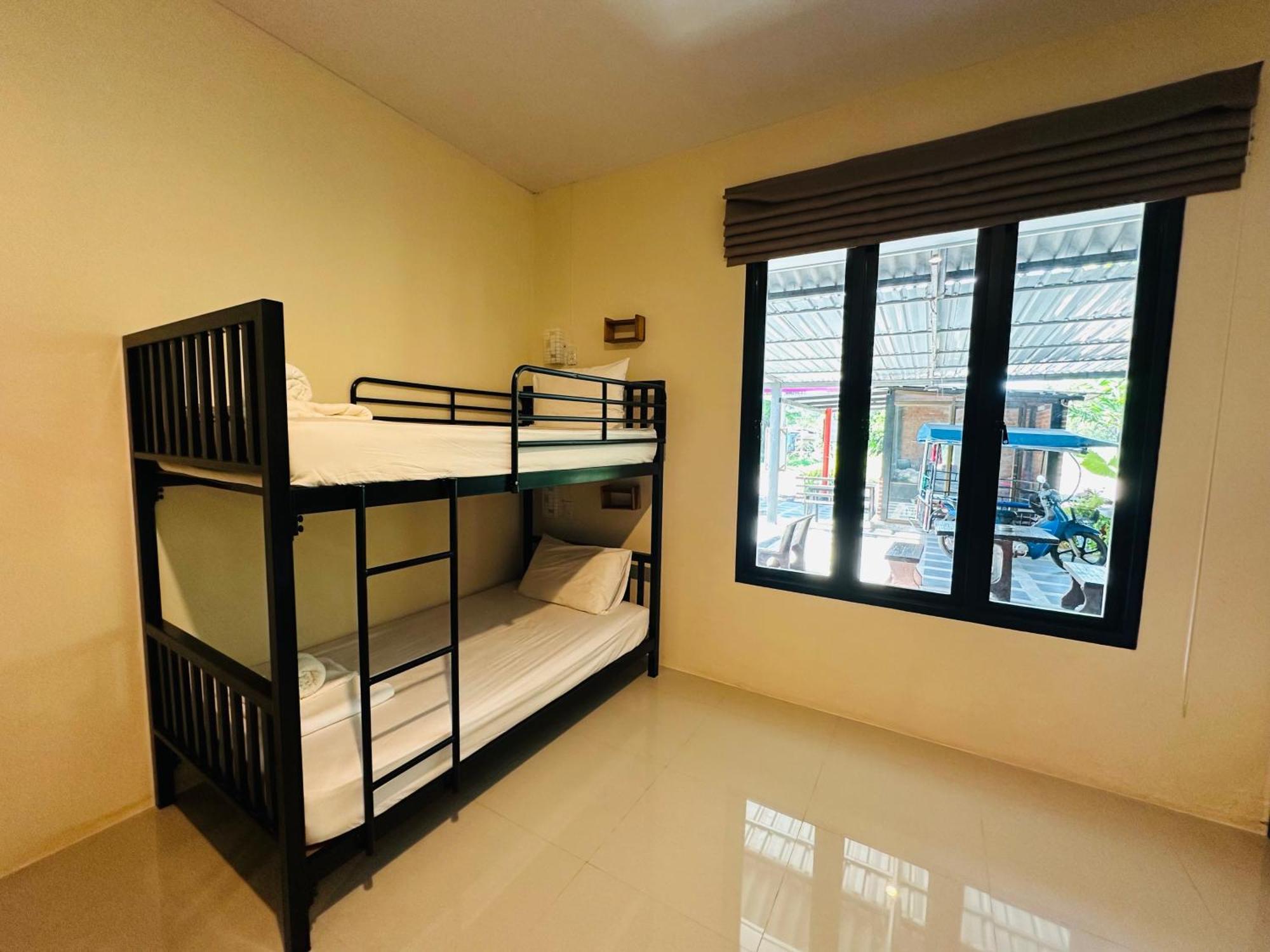 Koh Jum Bungalow & Hostel Exterior photo