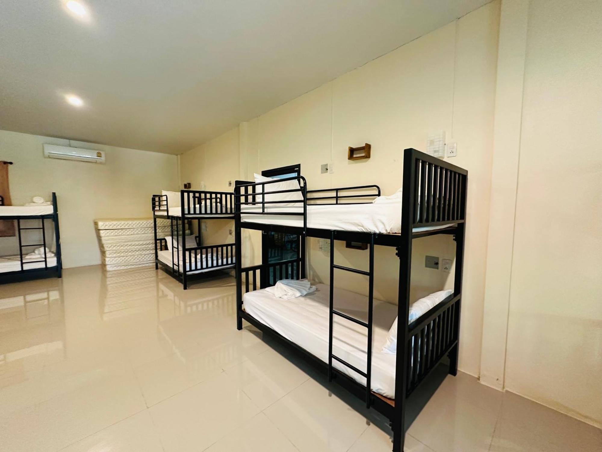 Koh Jum Bungalow & Hostel Exterior photo