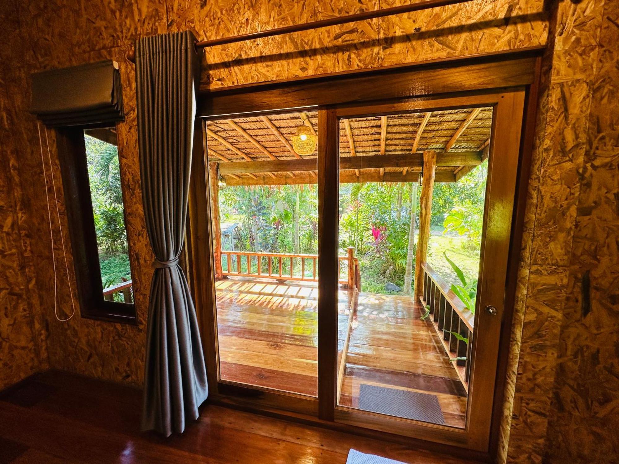 Koh Jum Bungalow & Hostel Exterior photo