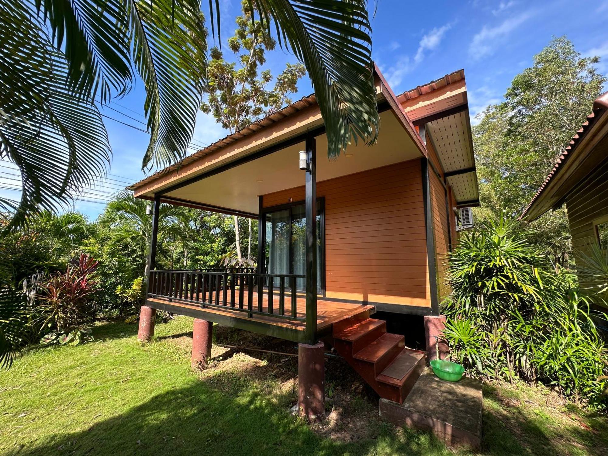 Koh Jum Bungalow & Hostel Exterior photo
