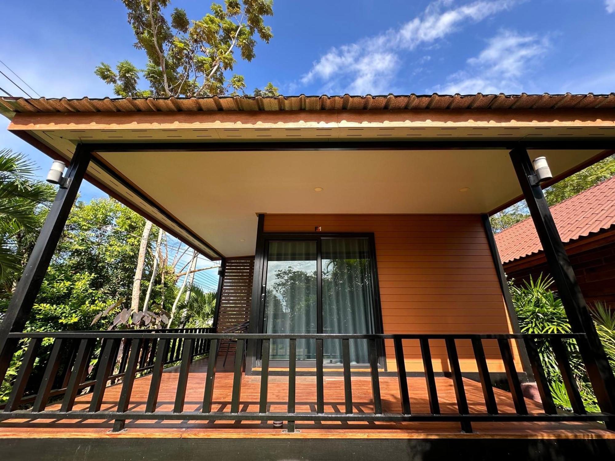 Koh Jum Bungalow & Hostel Exterior photo