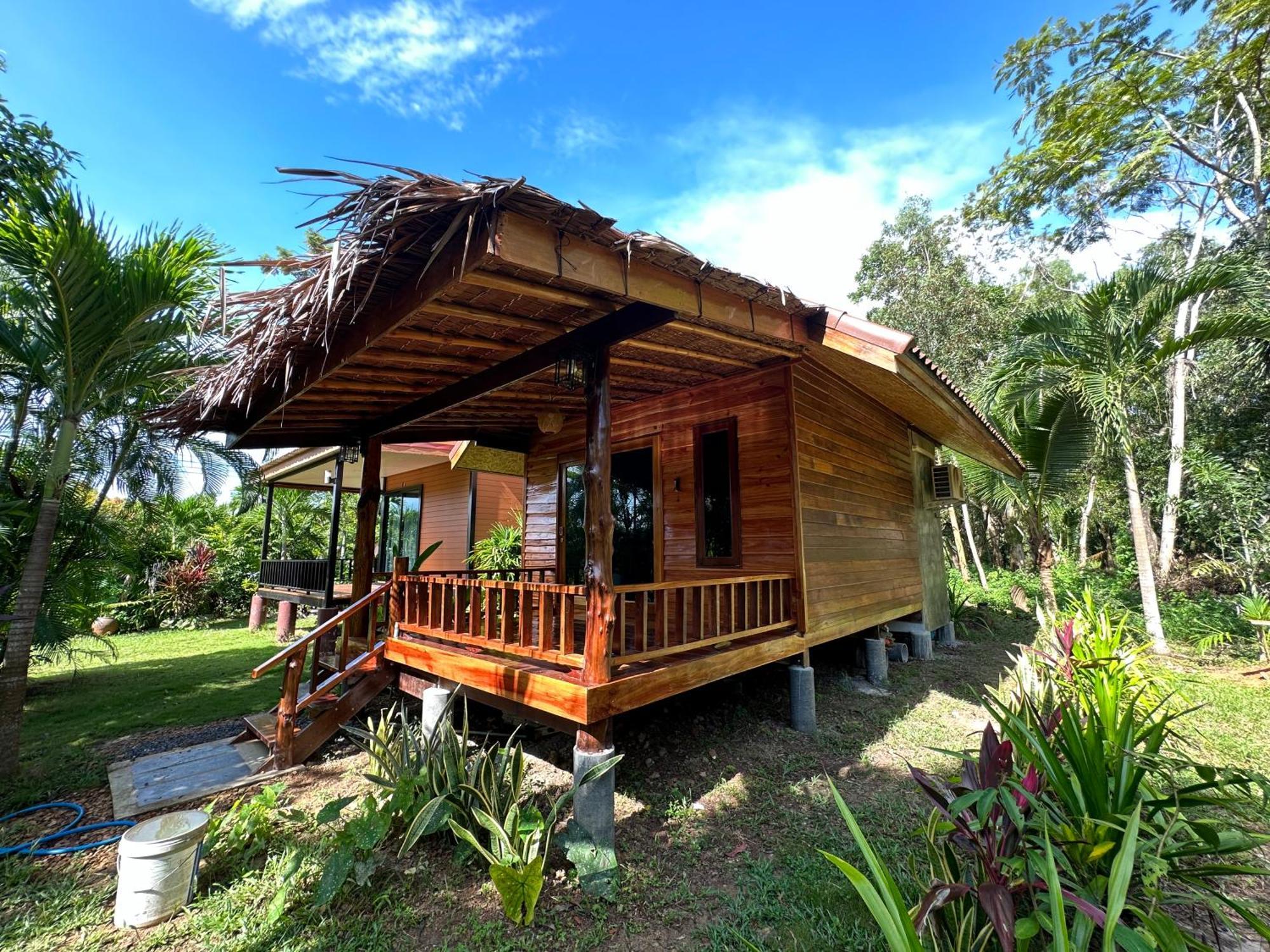 Koh Jum Bungalow & Hostel Exterior photo