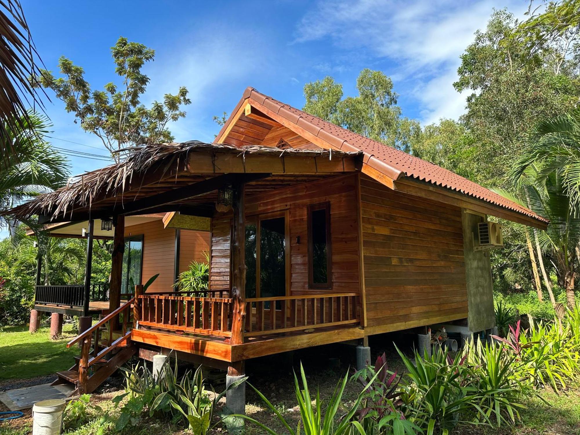 Koh Jum Bungalow & Hostel Exterior photo