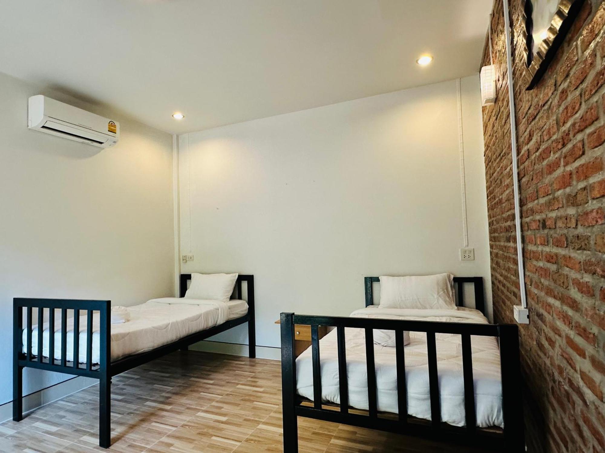 Koh Jum Bungalow & Hostel Exterior photo