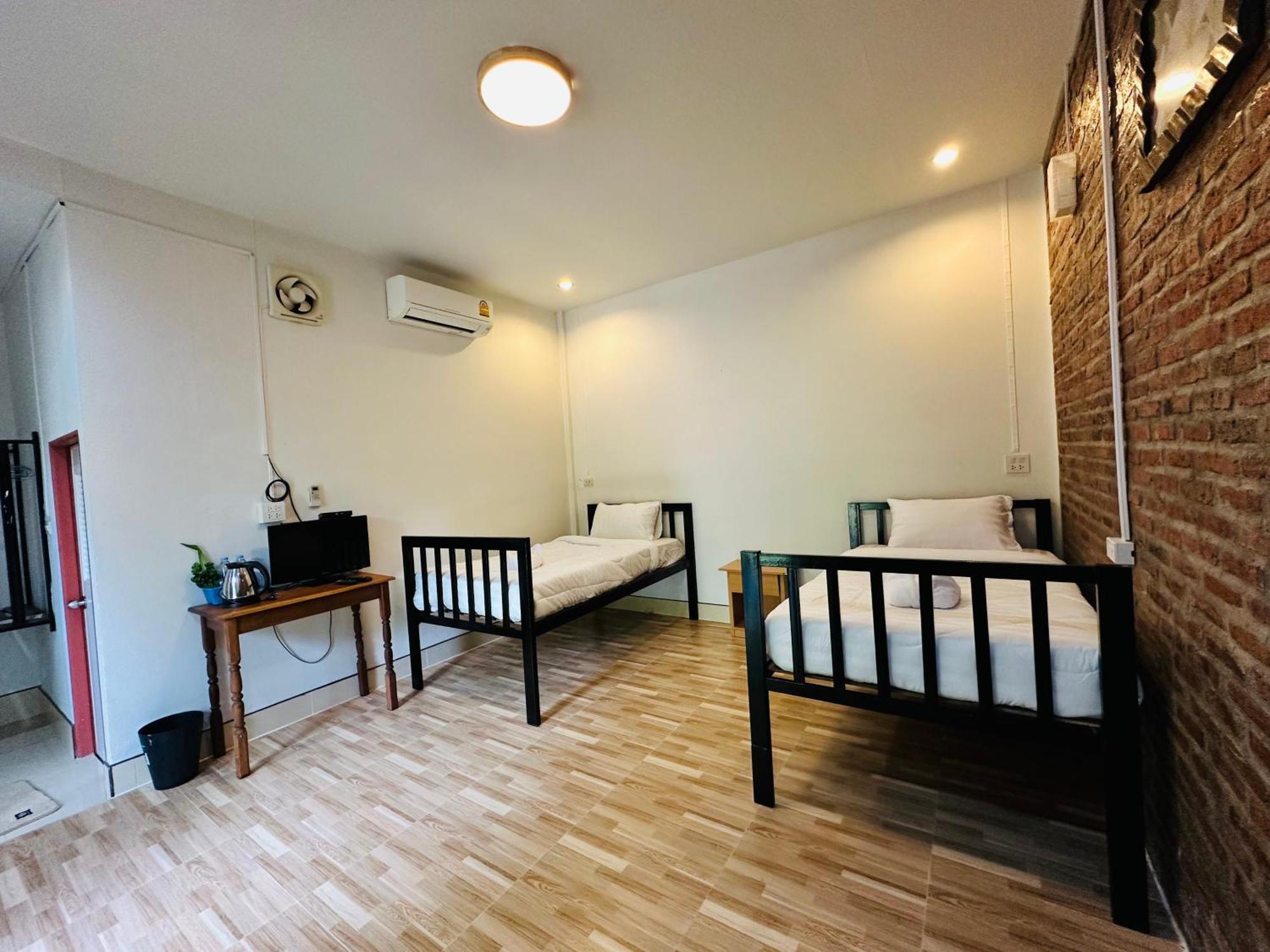 Koh Jum Bungalow & Hostel Exterior photo