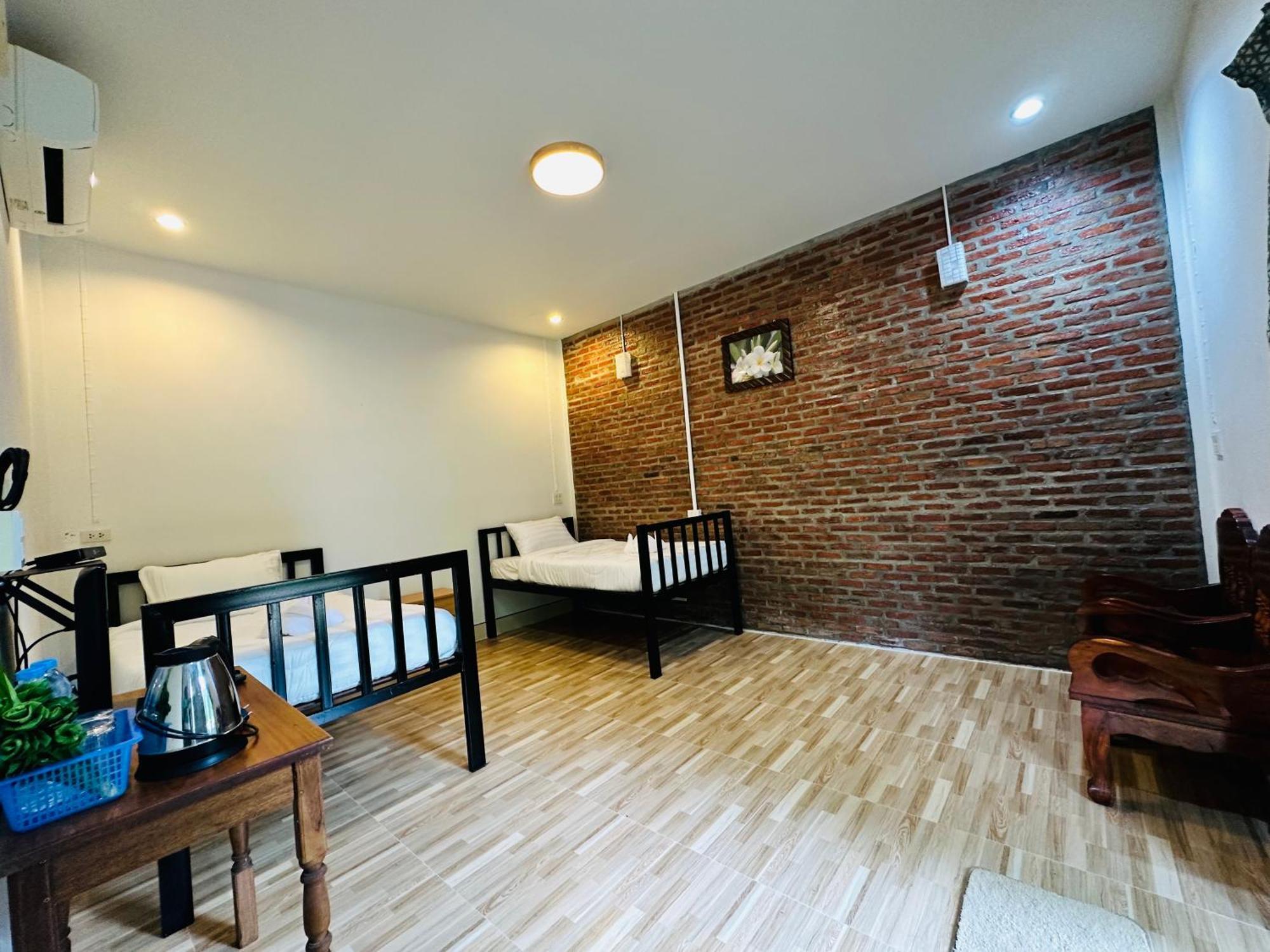 Koh Jum Bungalow & Hostel Exterior photo