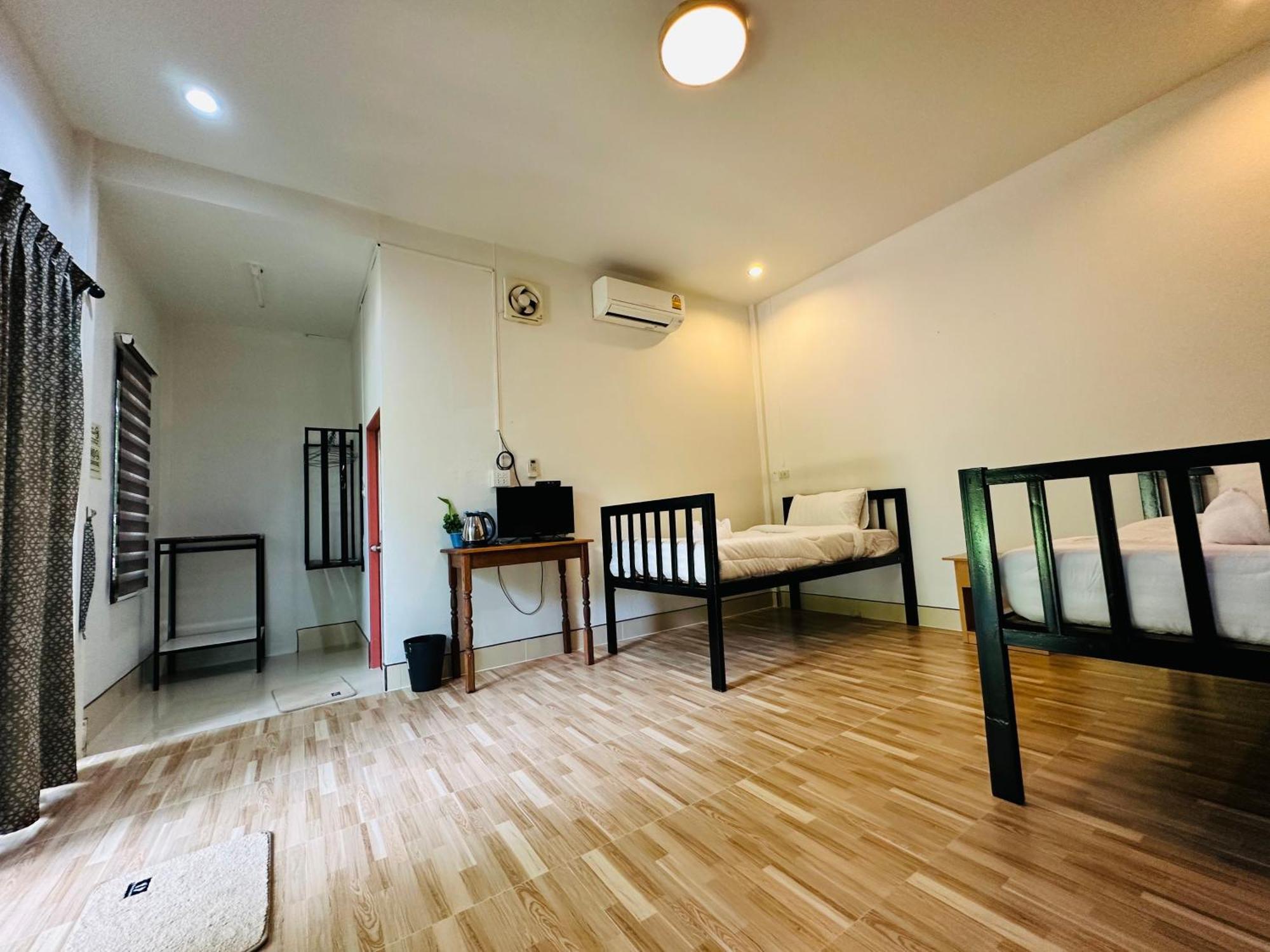 Koh Jum Bungalow & Hostel Exterior photo